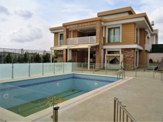 Gaziantep Burç Mahallesinde Satılık 4+1 Ultra Lüx Havuzlu Villa